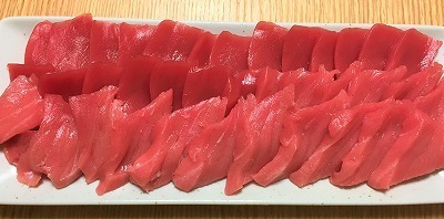 市場のまぐろやさんのマグロ (1).jpg